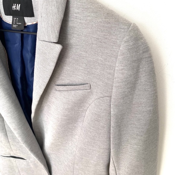 H&M gray blazer, size 6 - Picture 6 of 10
